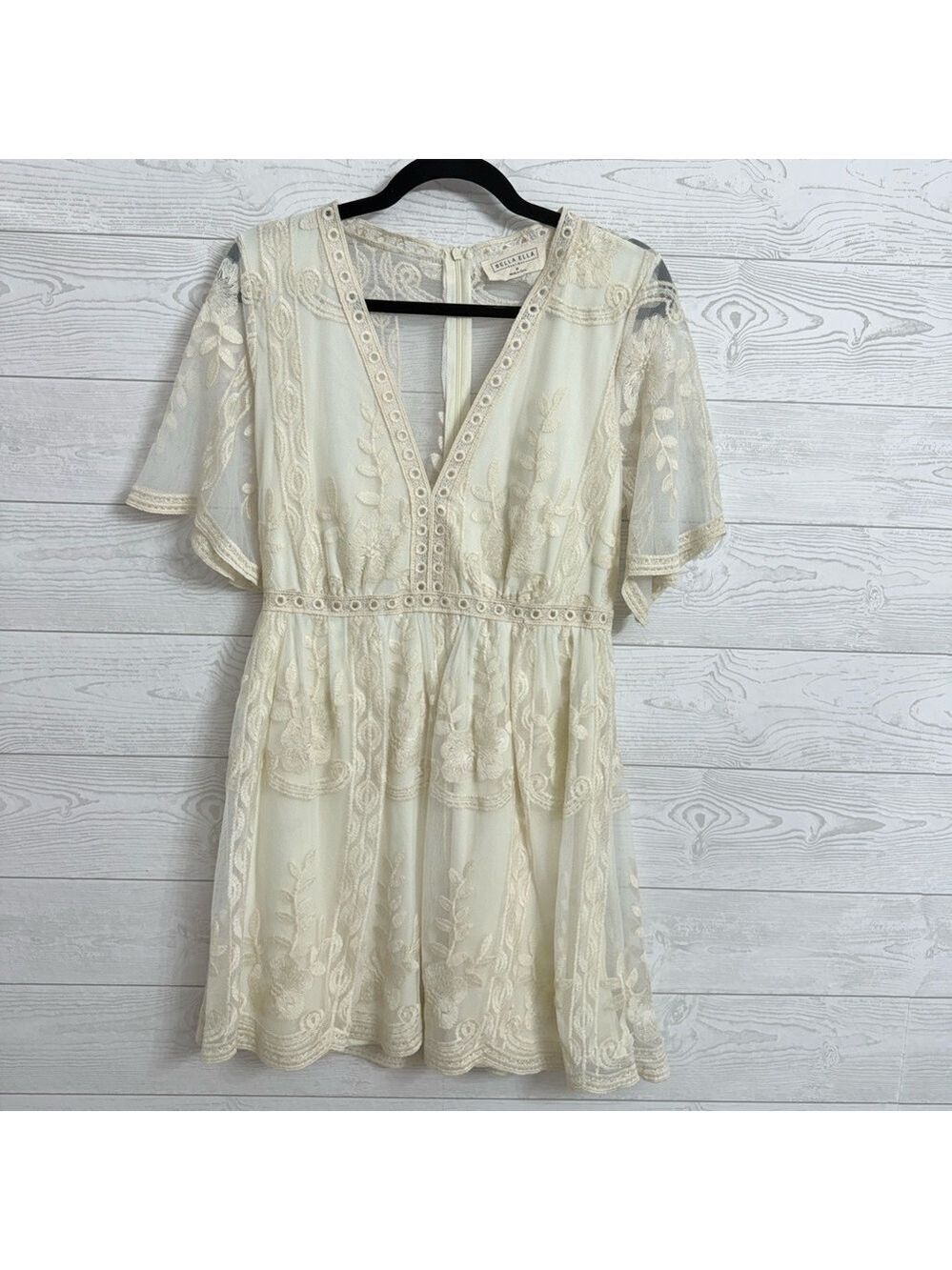 Bella Ella Women’s Cream Lace Mini Dress. Size M